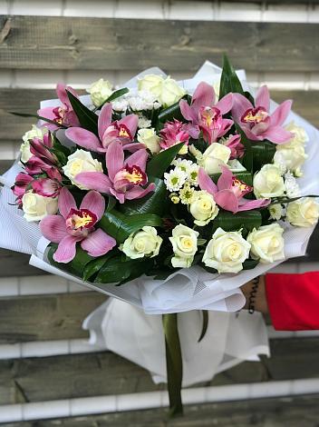 Букет цветов из: Розы и Хризантемы в Новозавидовский