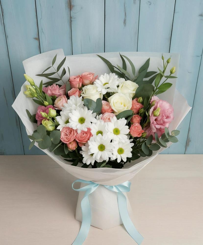 Букет цветов из: Розы, Лизиантусы и Хризантемы в Новозавидовский