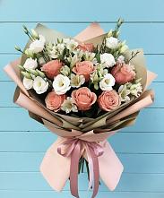 Букет цветов из:  Розы, Альстромерии и Лизиантусы в Новозавидовский