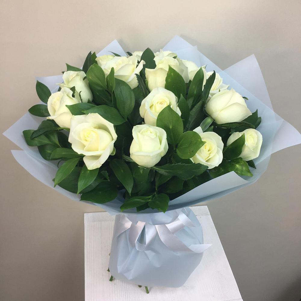 Букет 15 Белых роз Проуд в Новозавидовский