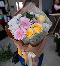 Букет цветов из:  Герберы, Розы и Хризантемы в Новозавидовский