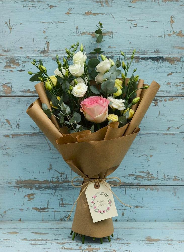 Букет цветов из: Розы и Лизиантусы в Новозавидовский