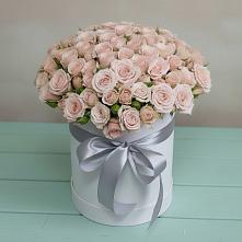 Цветочная композиция из Розы в шляпной коробке в Новозавидовский