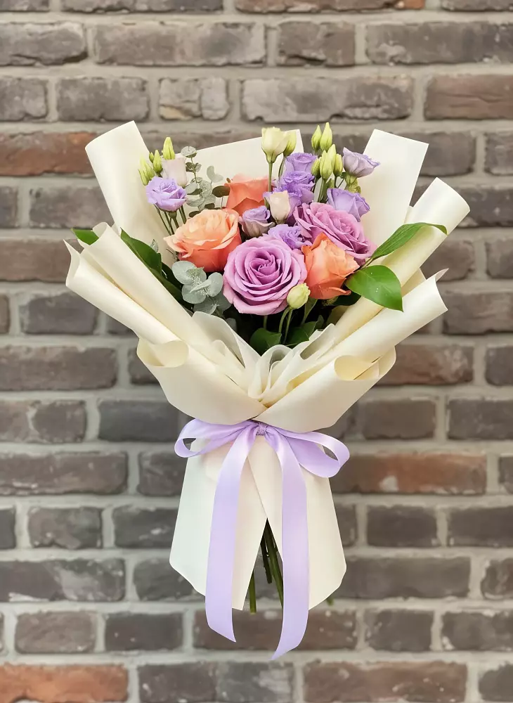 Букет цветов из: Лизиантусы и Розы в Новозавидовский