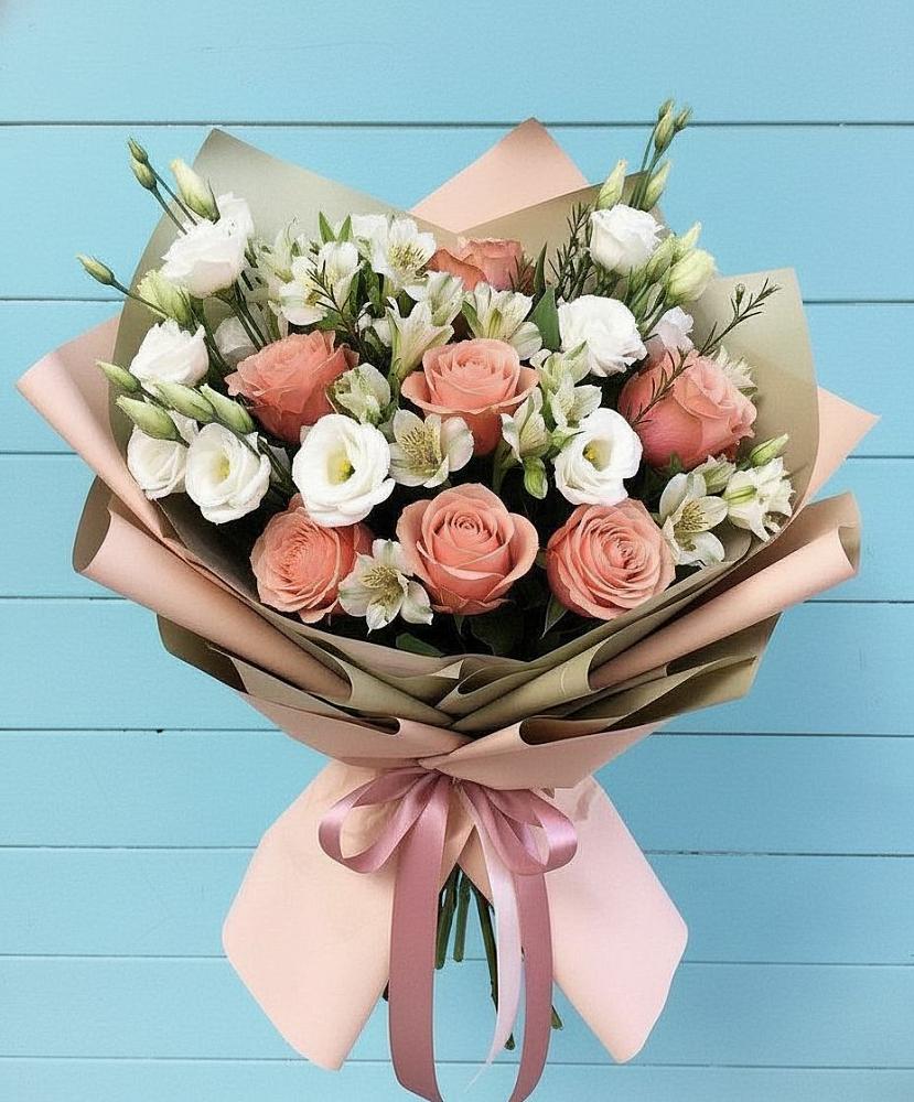 Букет цветов из: Розы, Альстромерии и Лизиантусы в Новозавидовский