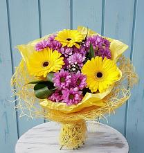 Букет цветов из:  Хризантемы и Герберы в Новозавидовский