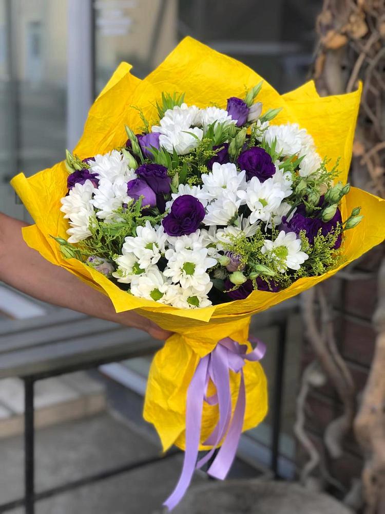 Букет цветов из: Ирисы, Хризантемы и Ромашки в Новозавидовский