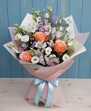 Букет цветов из:  Лизиантусы, Розы, Альстромерии и Гипсофила в Новозавидовский