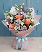 Букет цветов из:  Лизиантусы, Розы, Альстромерии и Гипсофила в Новозавидовский