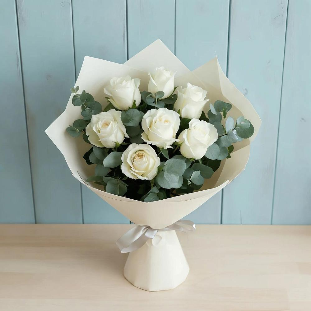 Букет Белые розы в Эвкалипте в Новозавидовский