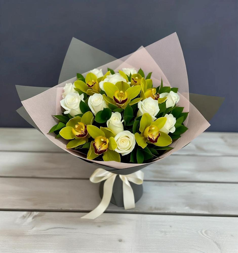 Букет цветов из: Орхидеи и Розы в Новозавидовский