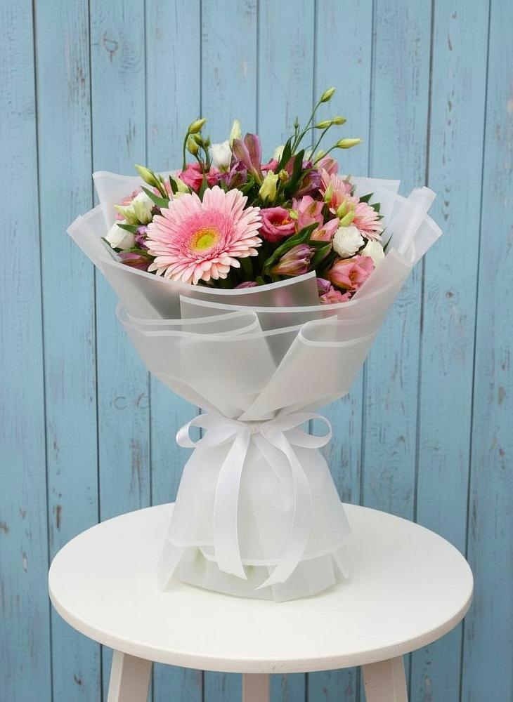 Букет цветов из: Герберы, Альстромерии и Лизиантусы в Новозавидовский