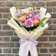 Букет цветов из:  Лизиантусы и Розы в Новозавидовский