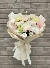 Букет цветов из:  Гвоздики, Розы, Лизиантусы и Хризантемы в Новозавидовский