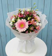 Букет цветов из:  Герберы, Альстромерии и Лизиантусы #REPLACE_PRED# Новозавидовский