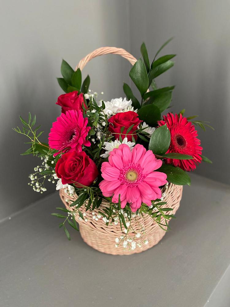 Цветочная композиция из Розы, Хризантемы и Герберы в корзине в Новозавидовский