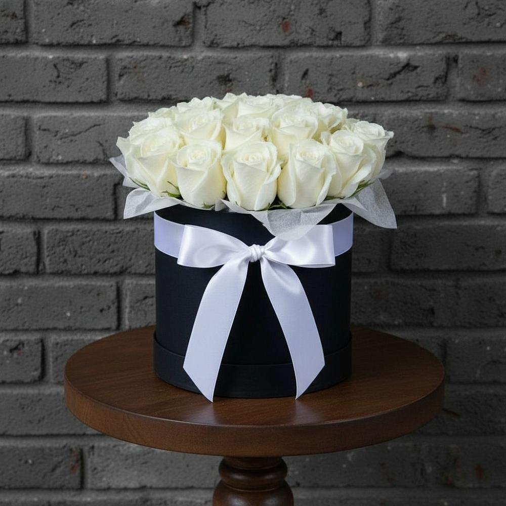 Цветочная композиция из Розы в шляпной коробке в Новозавидовский