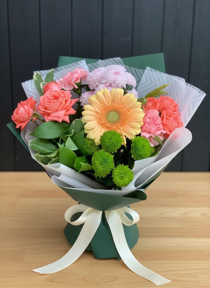 Букет цветов из: Гвоздики, Розы, Герберы и Хризантемы в Новозавидовский
